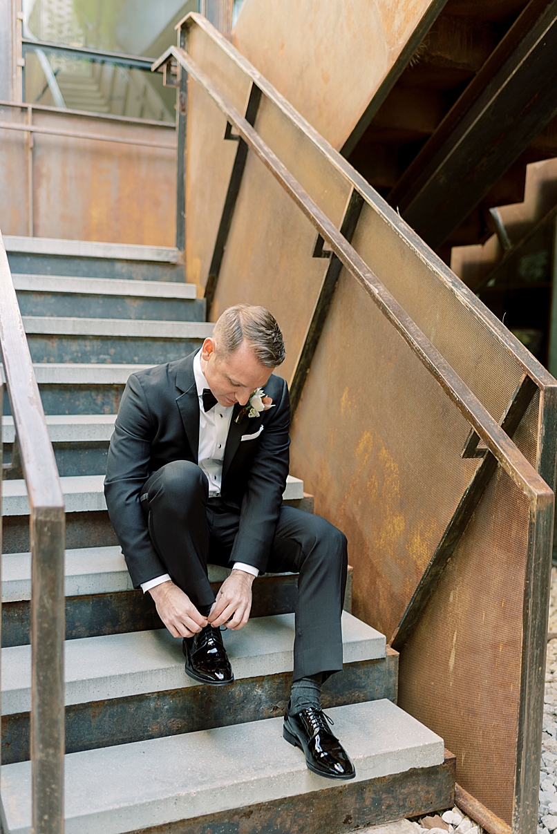 groom getting ready for wedding