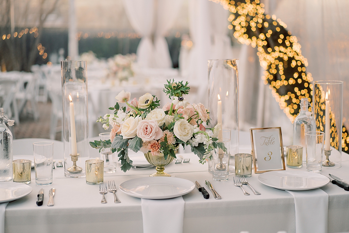 tables setting with bouquet with white roses