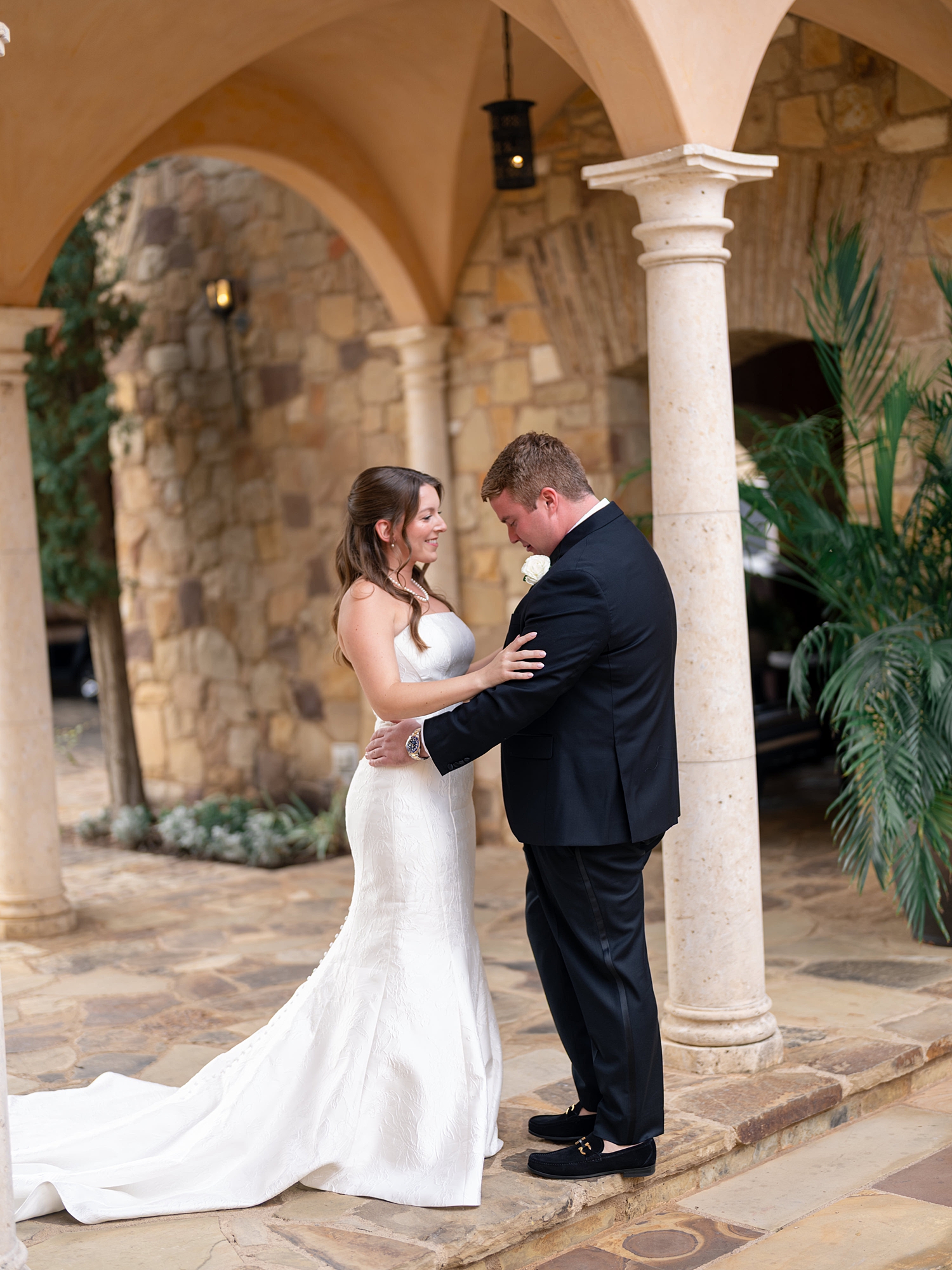 Portrait of bride and groom Escondido Golf Club, Austin wedding photography by Paige Vaughn Photo