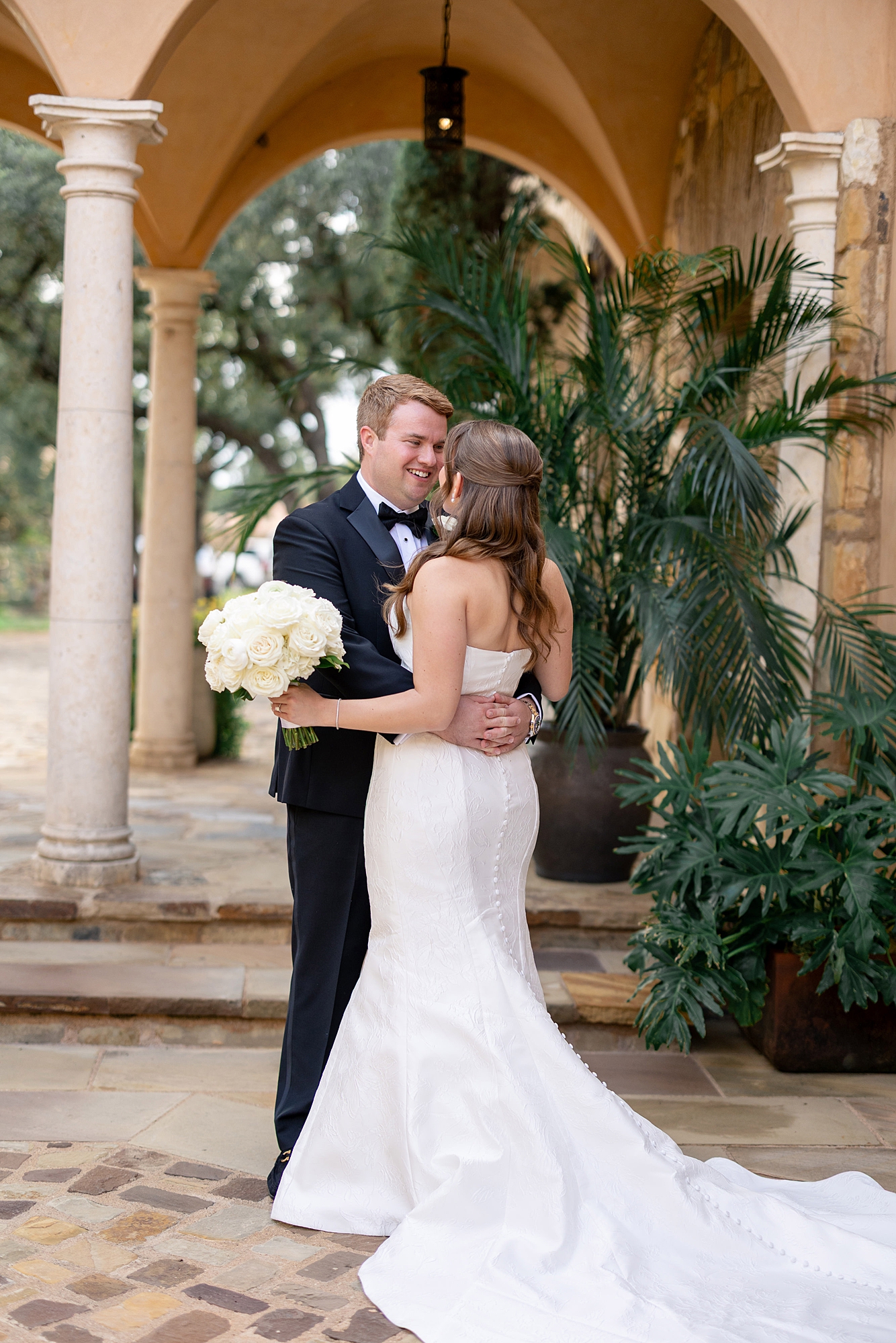 Portrait of bride and groom Escondido Golf Club, Austin wedding photography by Paige Vaughn Photo