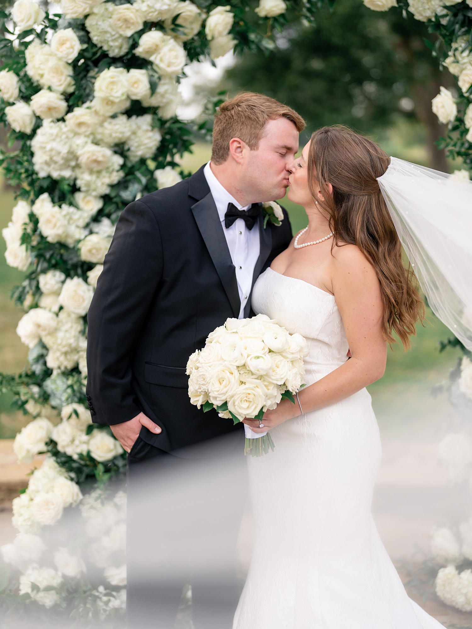 elegant bride and groom portrait at Escondido Golf Club, Austin wedding photography by Paige Vaughn Photo