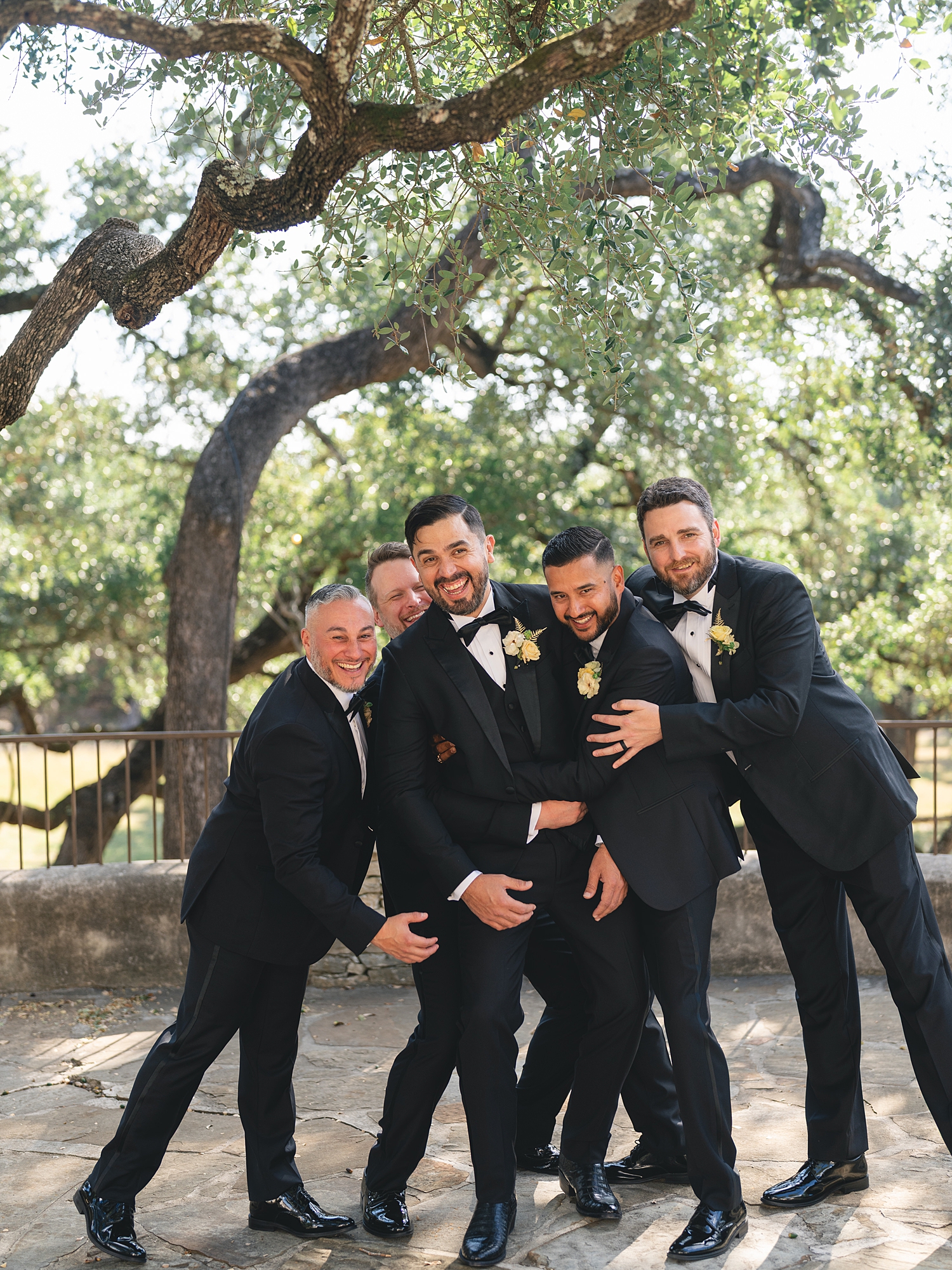fun groomsmen photos