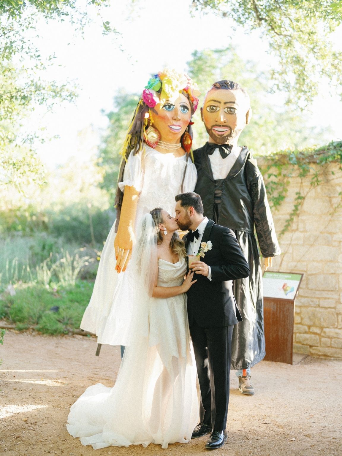 Fall wedding in Austin, bride in groom with Monos de Calenda