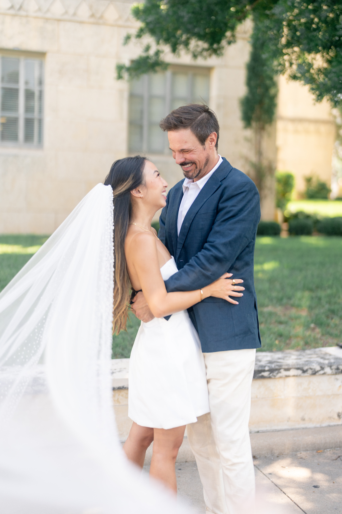 Austin Courthouse Wedding bride groom portraits