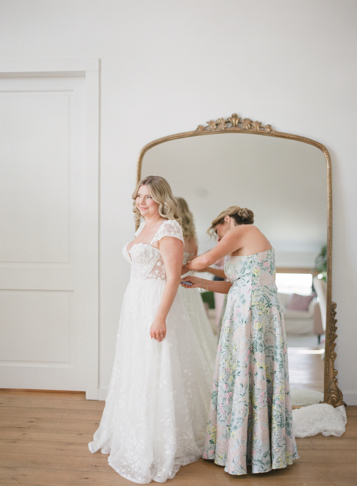 Arrowhead Hill Wedding Bride getting ready in bridal suite