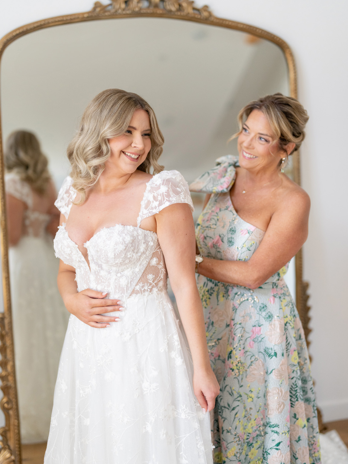 Arrowhead Hill Wedding Bride getting ready in bridal suite