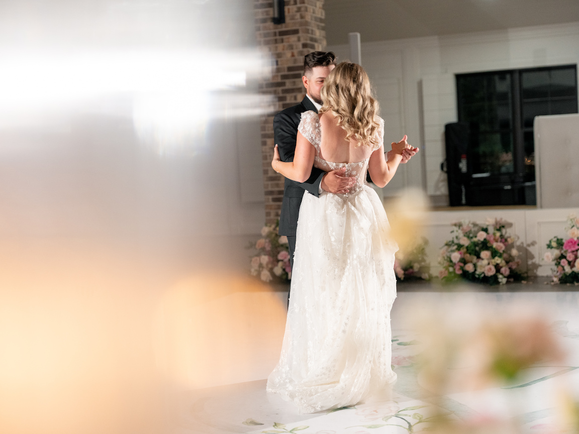 Arrowhead Hill Wedding reception and dancing