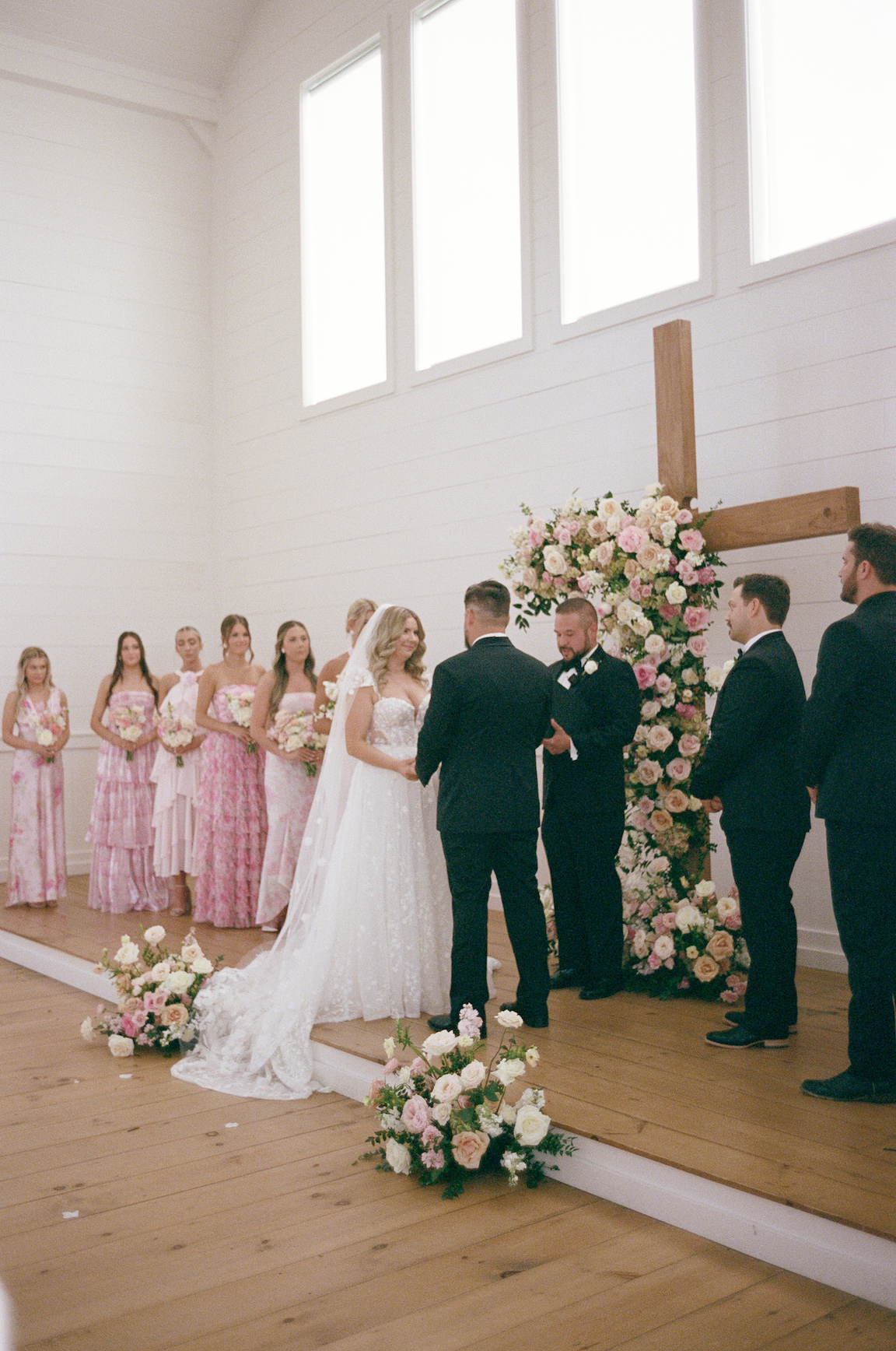 Arrowhead Hill Wedding ceremony with lush florals