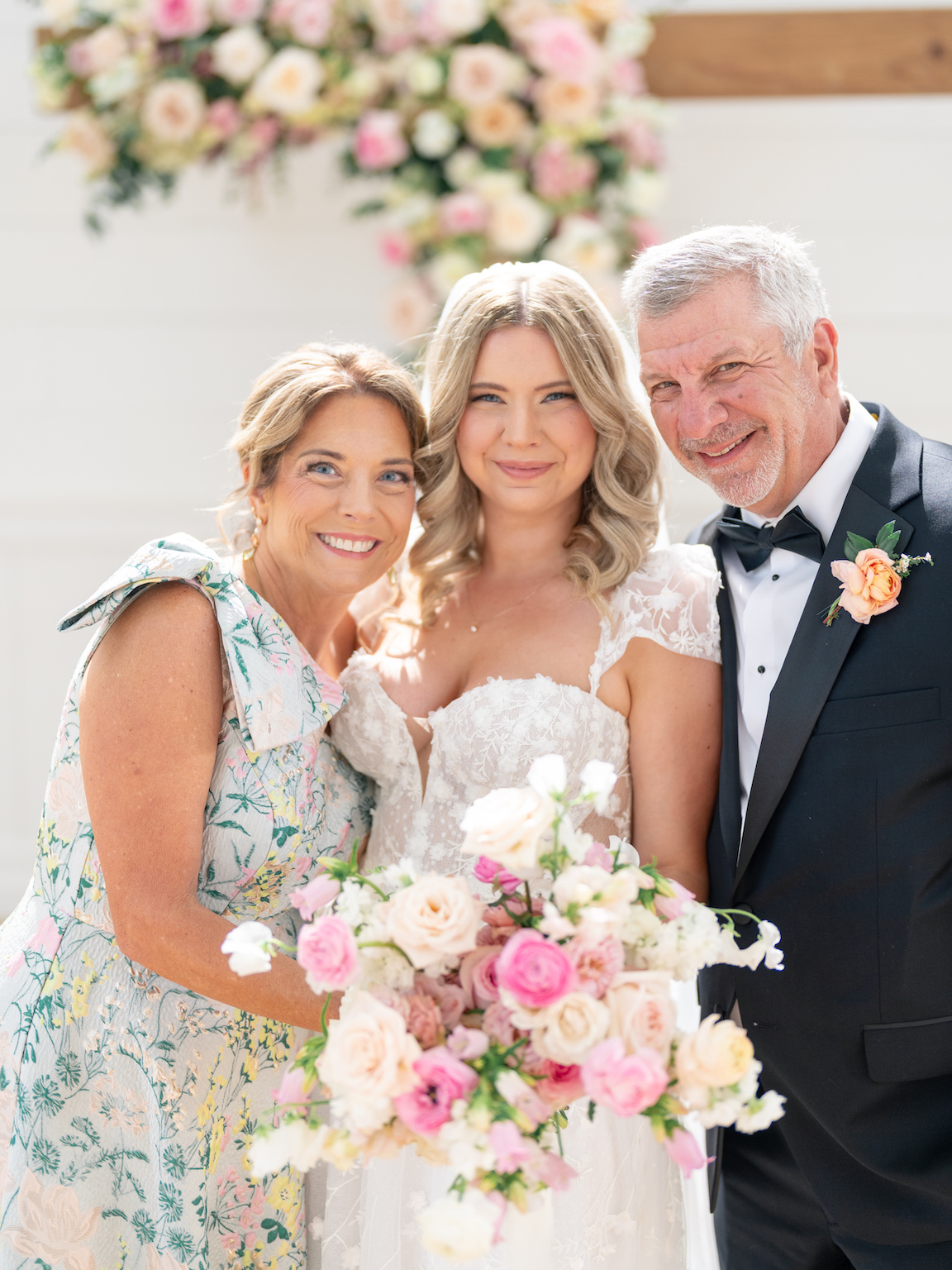 Arrowhead Hill Wedding ceremony with lush florals
