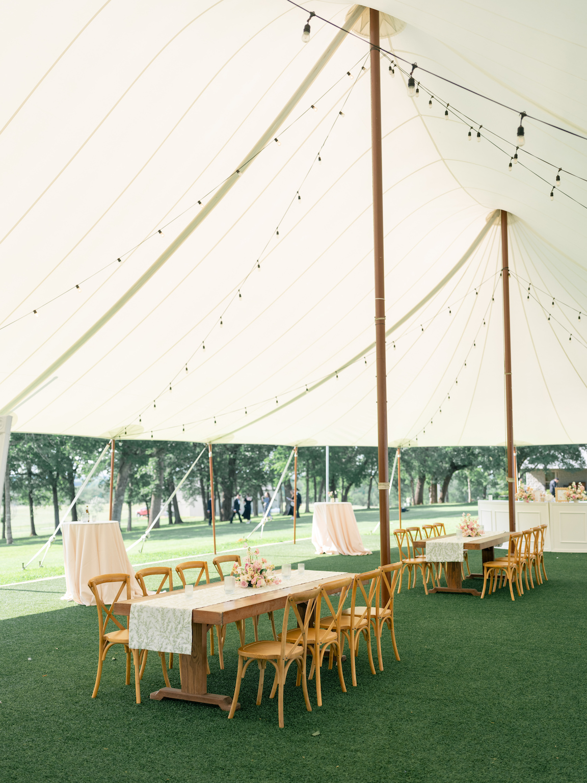 Arrowhead Hill Wedding reception photos with florals