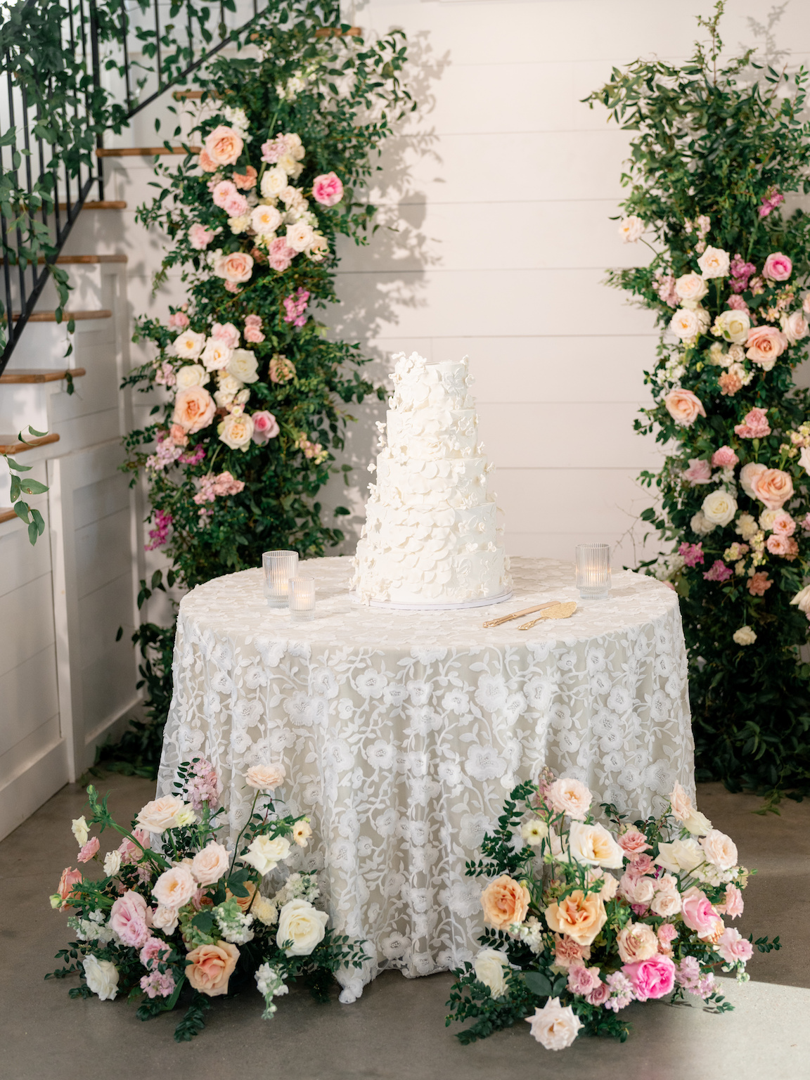 Arrowhead Hill Wedding reception photos with florals