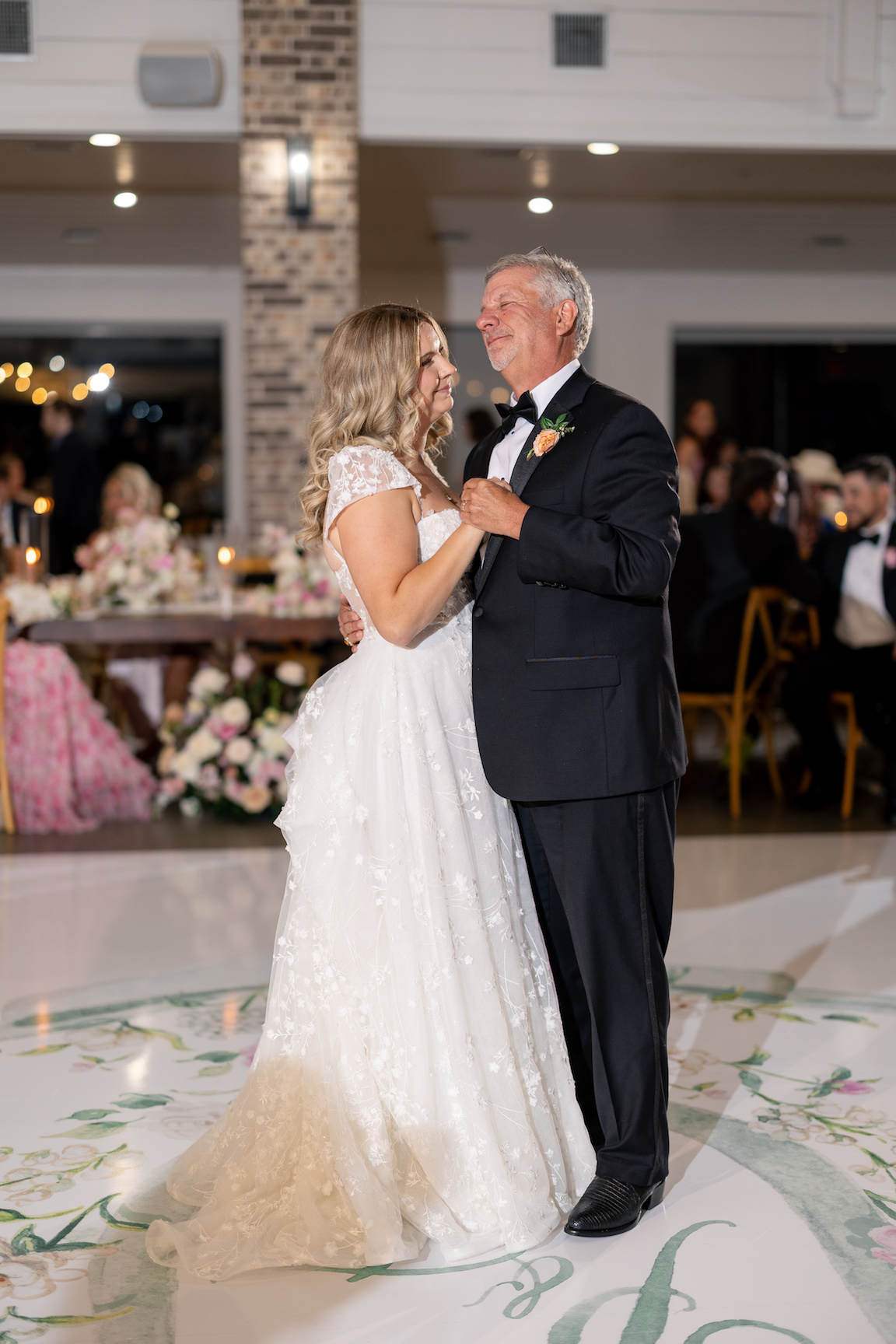 Arrowhead Hill Wedding reception and dancing