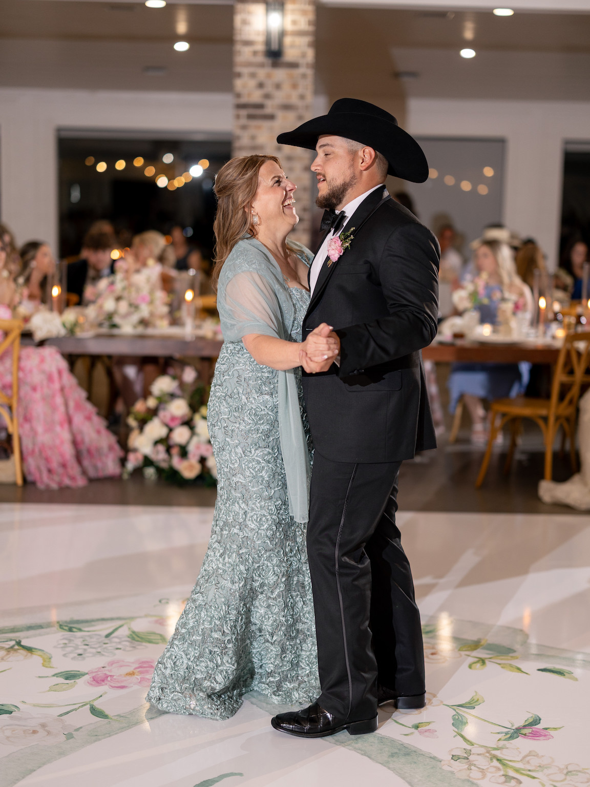 Arrowhead Hill Wedding reception and dancing