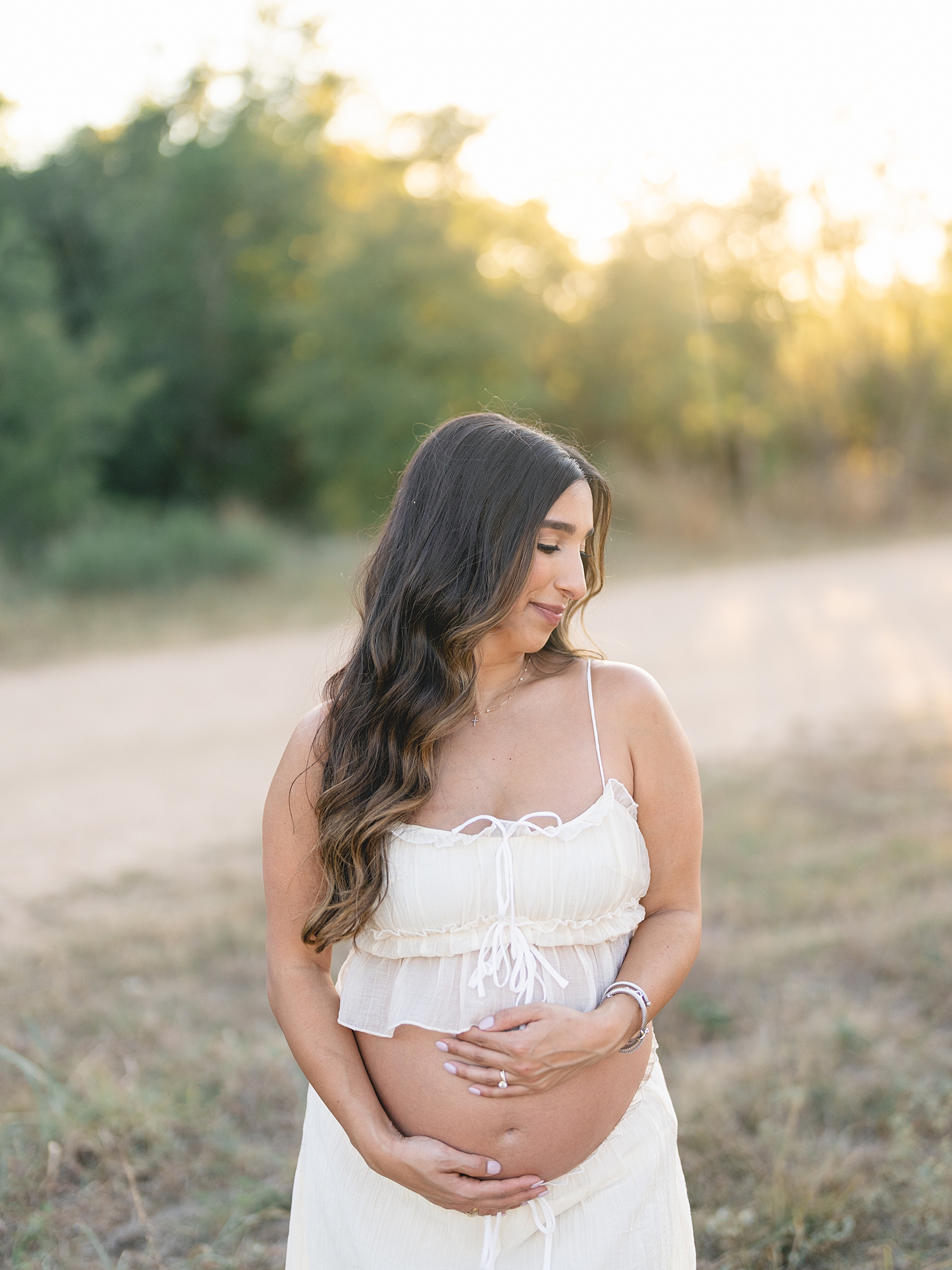 romantic maternity session outdoors
