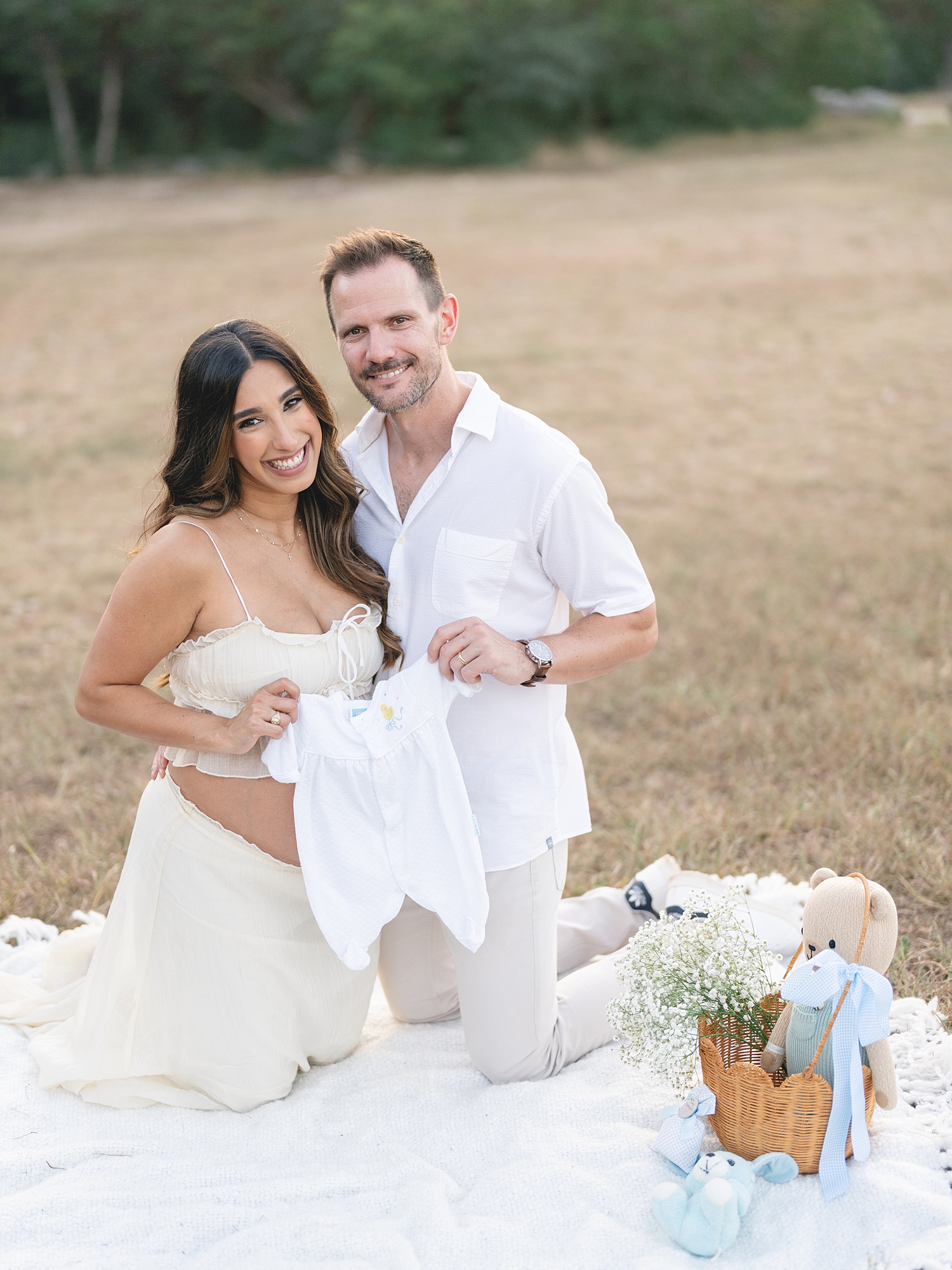 romantic maternity session outdoors
