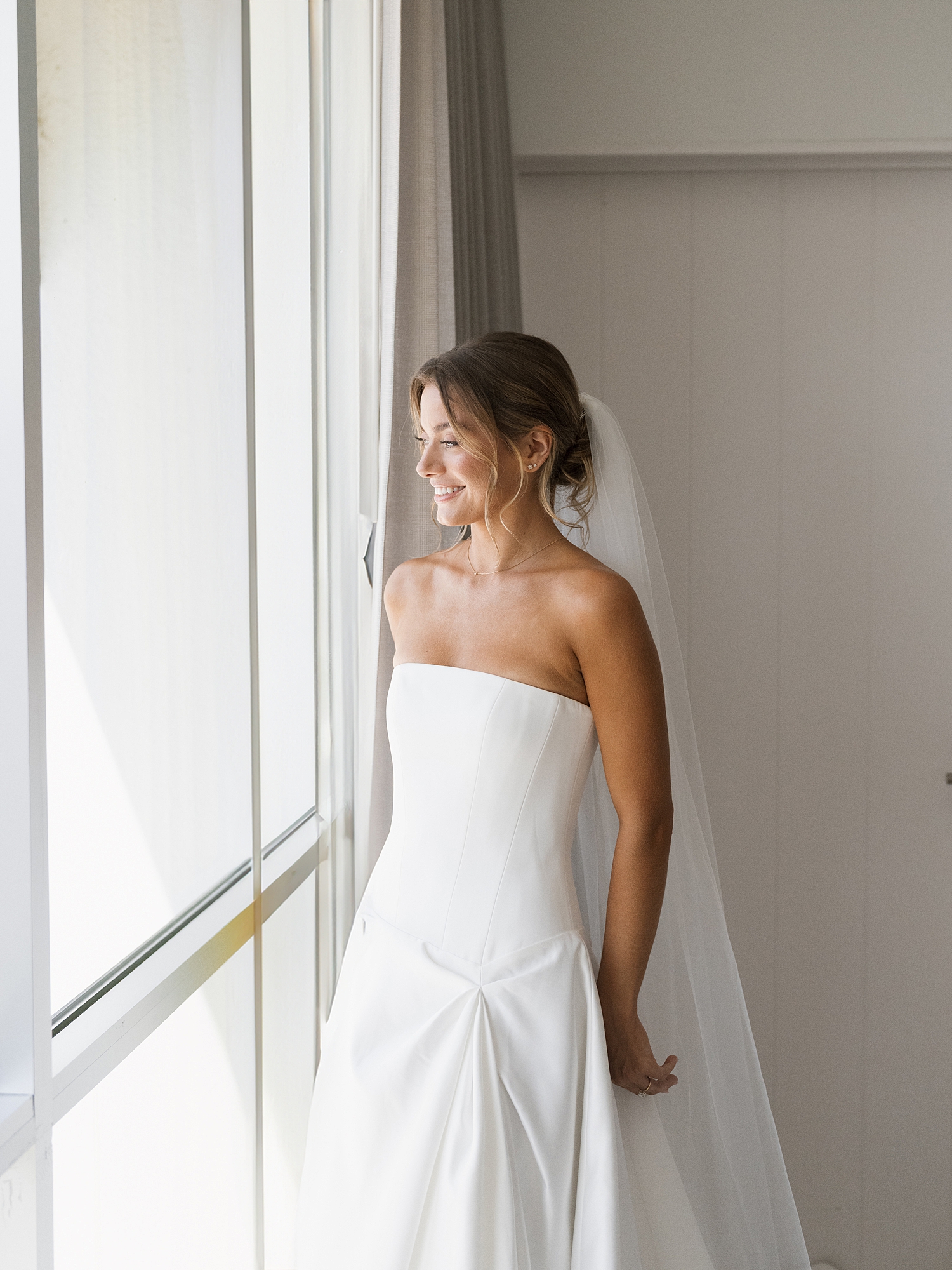 wedding portraits at Laguna Gloria Austin