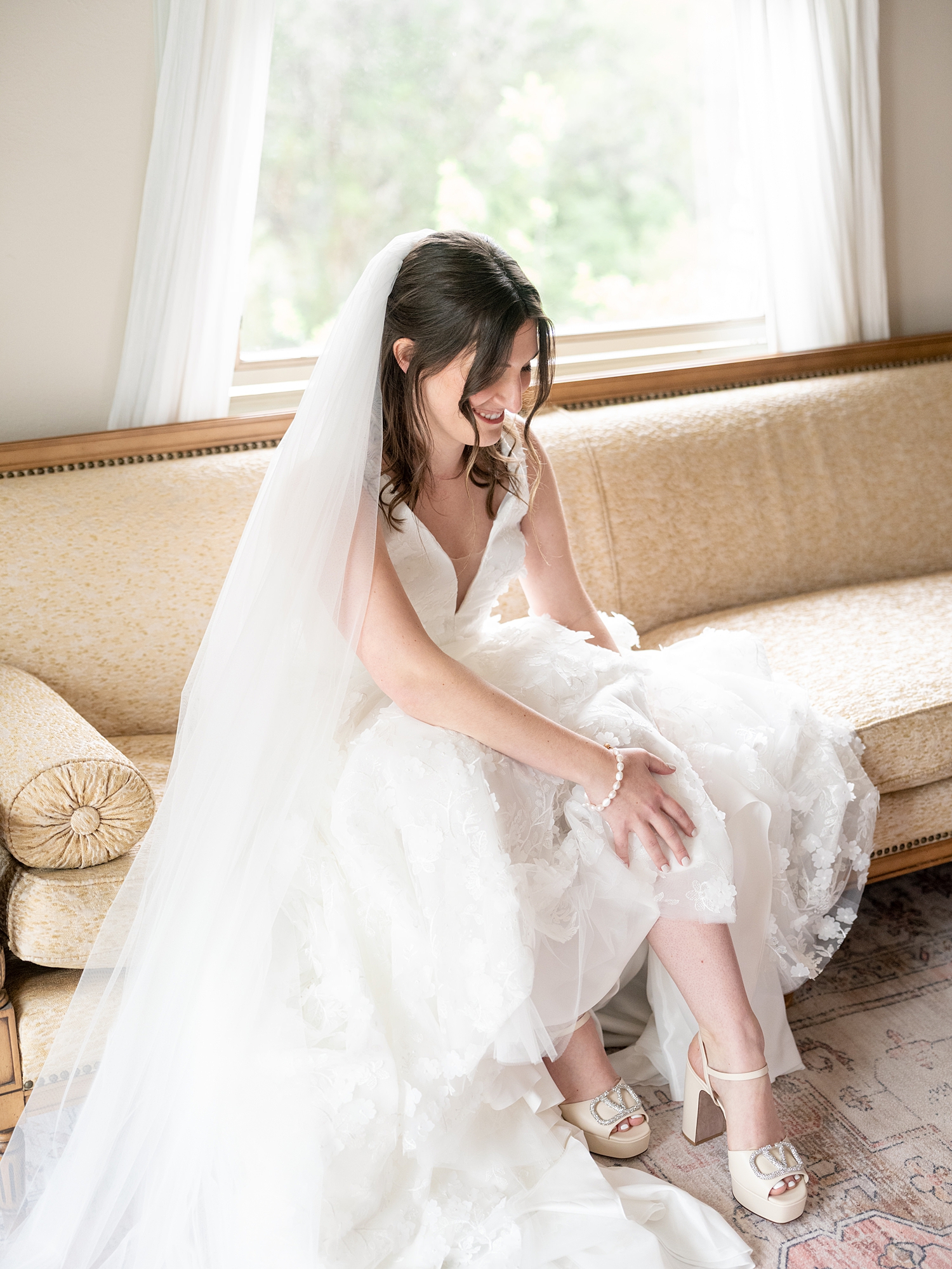 Paige Vaughn Photo spring wedding Driftwood getting ready