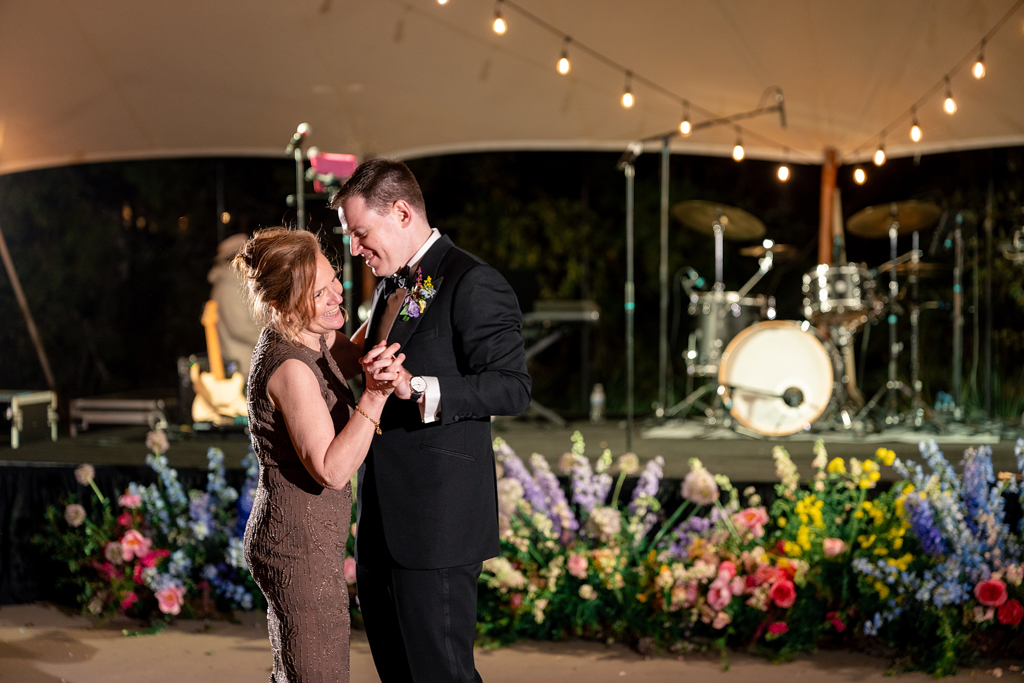 Paige Vaughn Photo spring wedding Driftwood